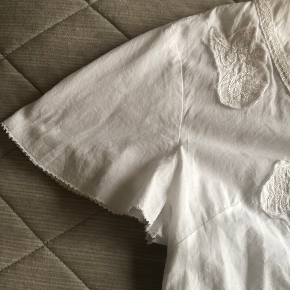 Dressbarn White Embellished faux Wrap Blouse Short bell flutter Sleeve . Spring - Picture 6 of 15